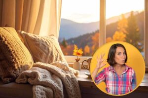 interno di una casa e donna nel riquadro