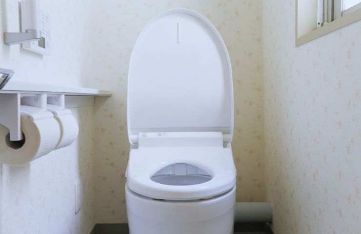 un bagno con water 