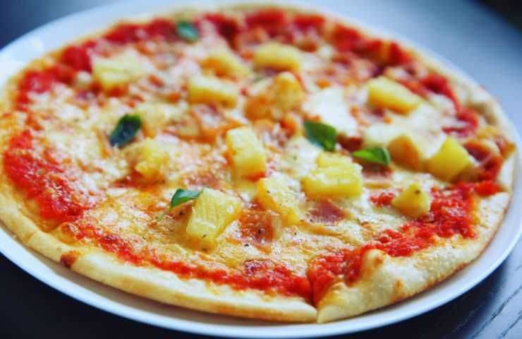 pizza con l'ananas