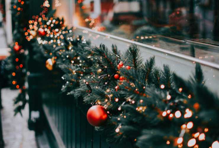 addobbi natalizi sul balcone