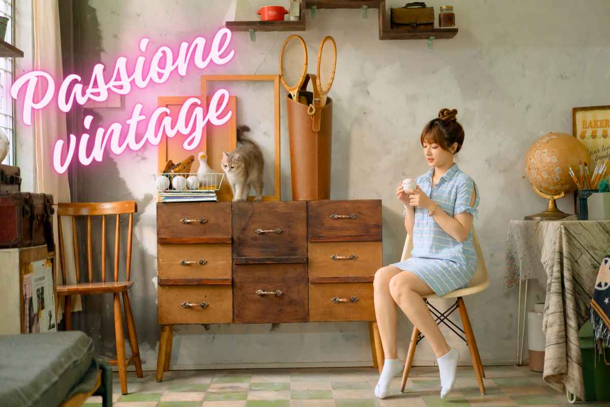 donna in una stanza con arredi vintage