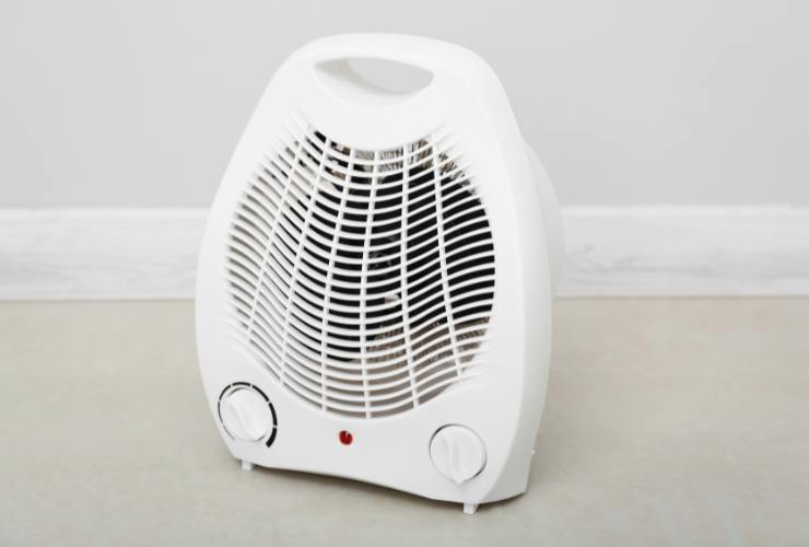 temoventilatore elettrico su pavimento