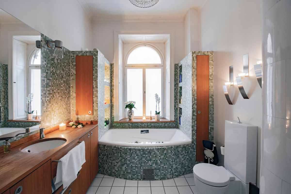 Con questa soluzione hai il bagno caldo senza riscaldamento: così sicuro non spendi una fortuna in inverno
