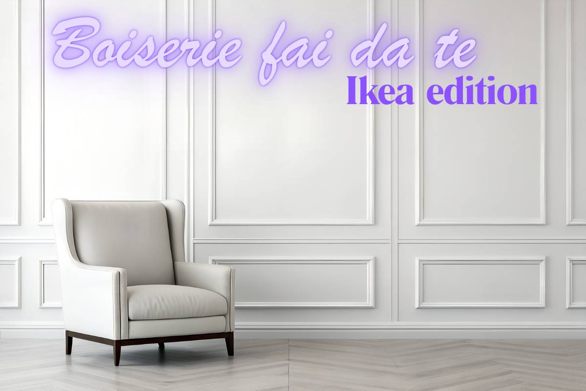 parete con boiserie e poltrona
