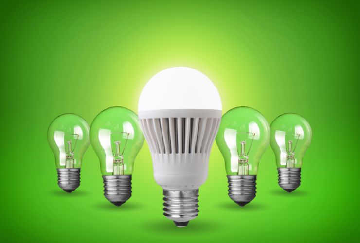 5 lampadine al LED su sfondo verde