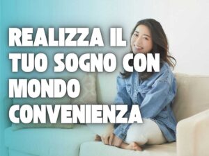 ragazza sul divano e scritta realizza il tuo sogno con mondo convenienza