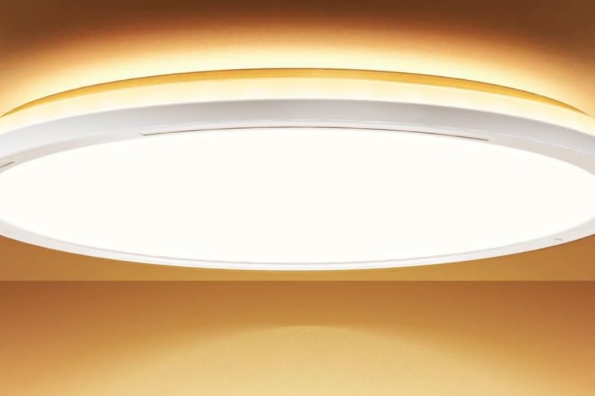 Niente più problemi con la luce quando sei a letto, questo nuovo lampadario è una magia della tecnologia