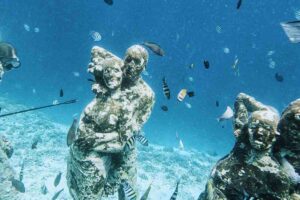 statue sott'acqua
