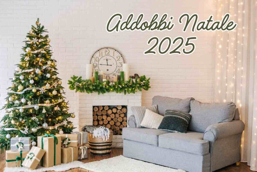 salotto con albero e decorazioni di Natale