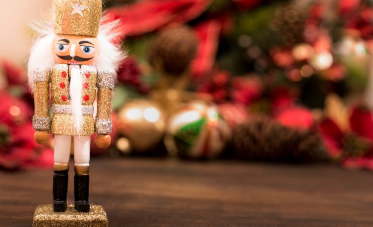 schiaccianoci e albero di Natale